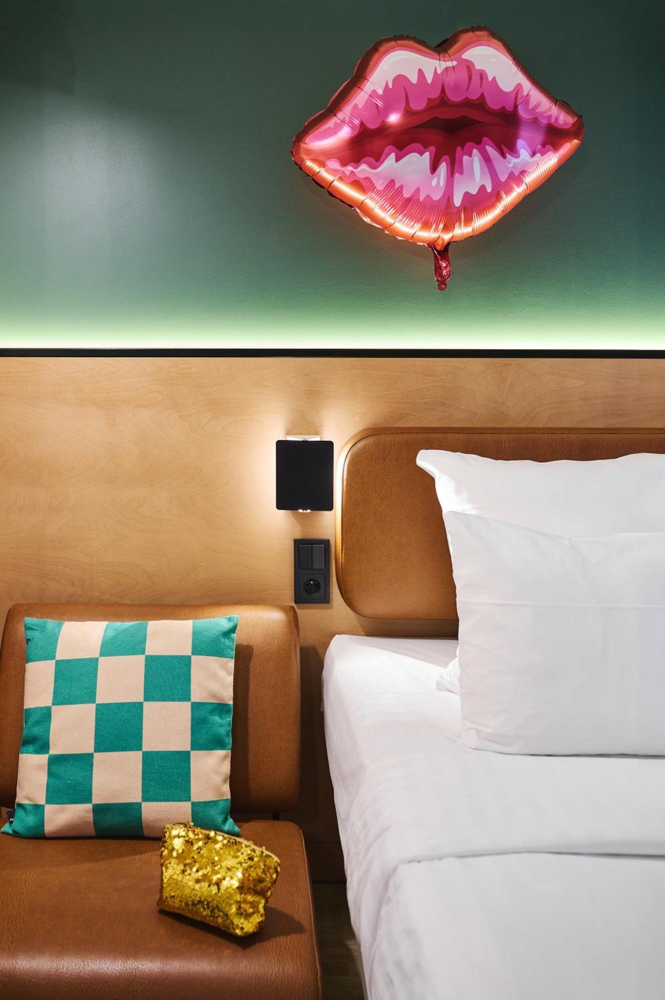 Moxy Bastille Hotel 3*